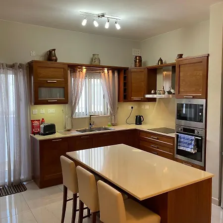 Verdi - Spacious Modern Apartment, Close To Valletta Apartment *