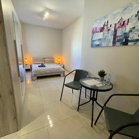 Stylish 2-Bedroom Apartment, Near Valletta * Santa Vennera