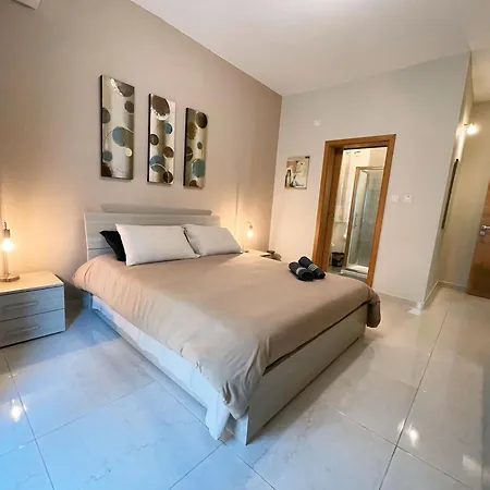 Stylish 2-Bedroom Apartment, Near Valletta * Santa Vennera