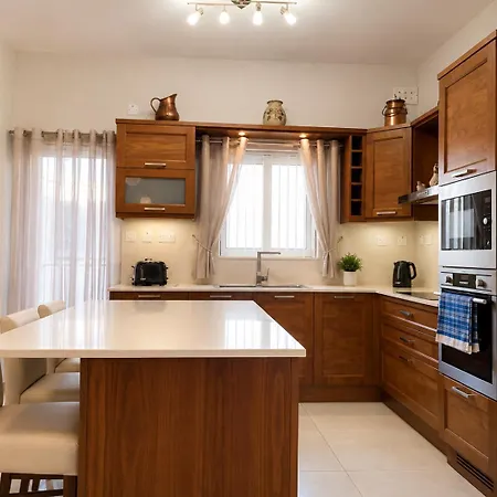 Stylish 2-Bedroom Apartment, Near Valletta * Santa Vennera