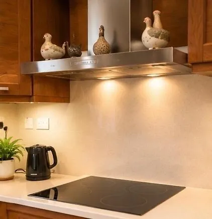 Stylish 2-bedroom Apartment, Near Valletta Apartman *