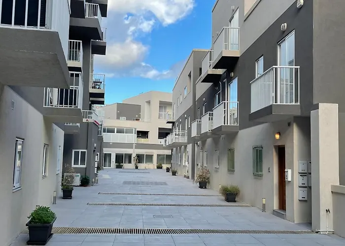 Comfortable, Spacious Living Close To Valletta *