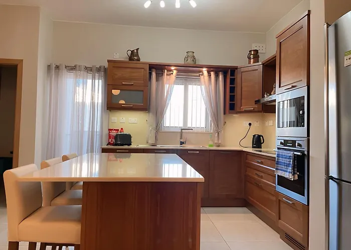 Comfortable, Spacious Living Close To Valletta Apartment